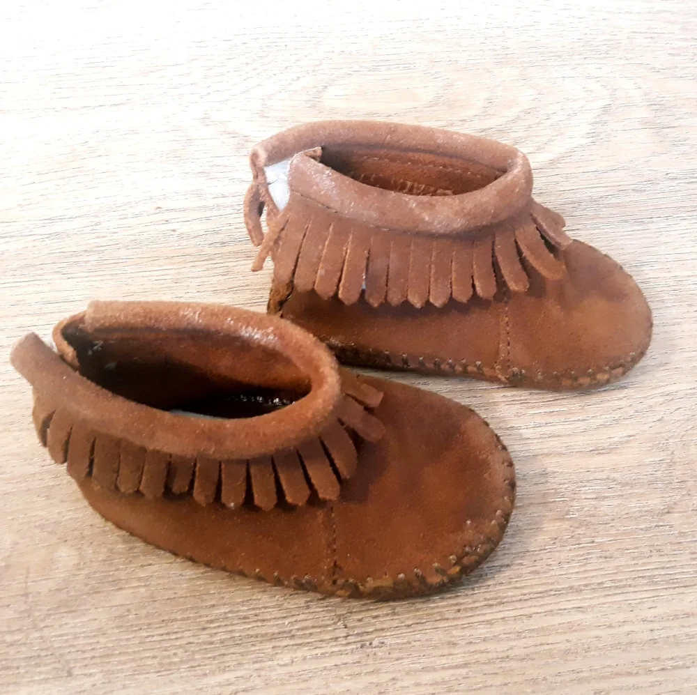 Minnetonka Fringe Moccasins / Baby Size 2 Tan Leather Moccasins